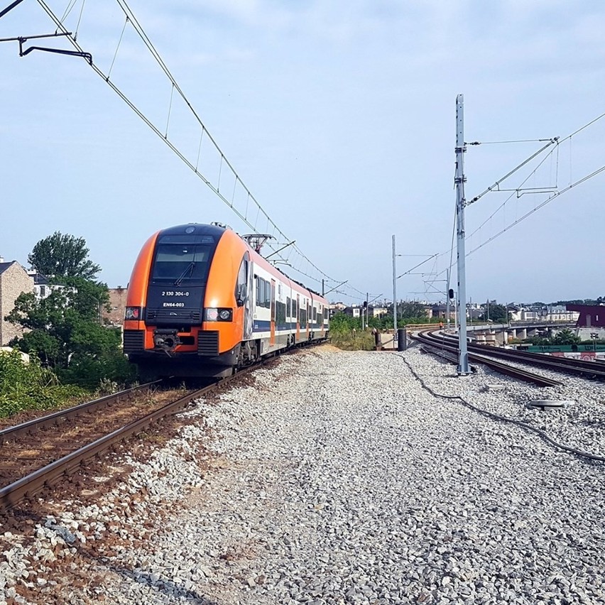 O godz. 8:07 ostatni pociąg wjechał na XIX - wieczny nasyp...