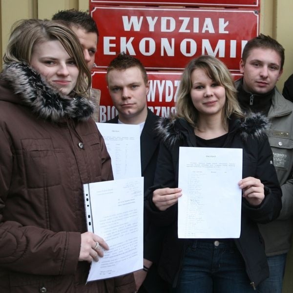 Studenci ekonomii: - Zebraliśmy już ponad 200 podpisów.