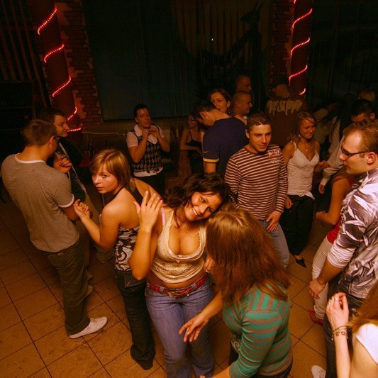 Zdjecia z piątkowej imprezy w studenckim klubie Matrix w Slupsku. (fot. Kamil Nagórek)