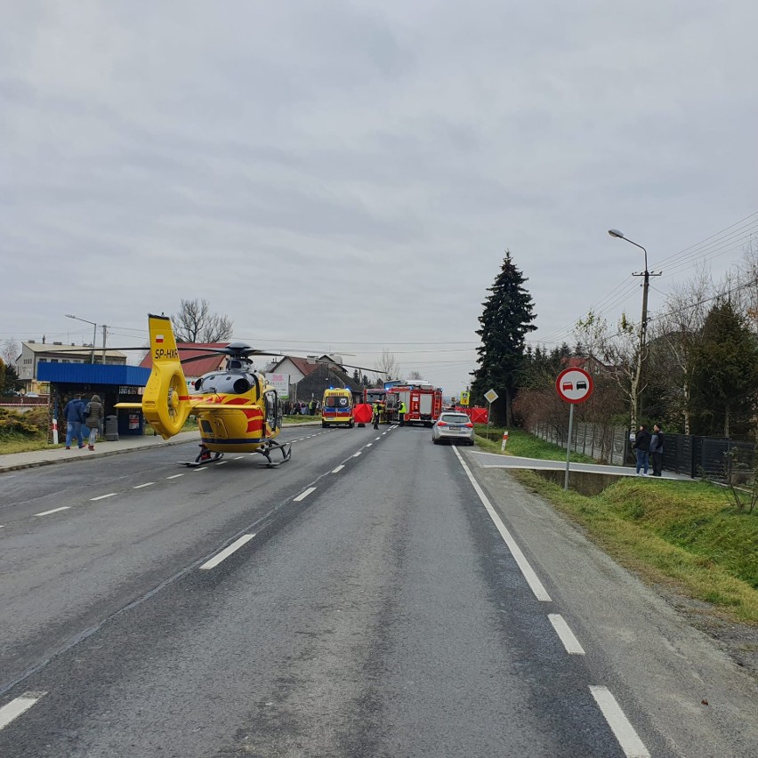 W zdarzeniu dwie osoby zostały poważnie ranne. Na miejsce...