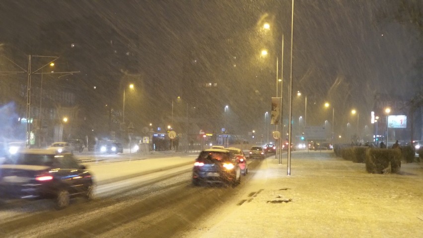 Śnieg sparaliżował Kraków [ZDJĘCIA, WIDEO]