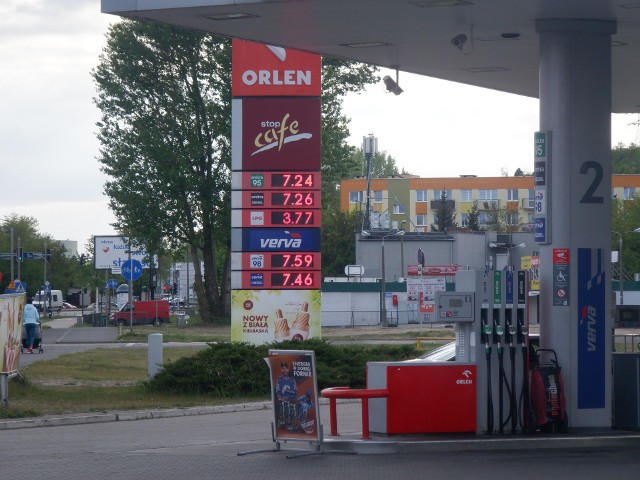 Takie ceny widniały na pylonie stacji paliw Orlenu w weekend (14-15 maja) na osiedlu Tatrzańskim w Bydgoszczy.