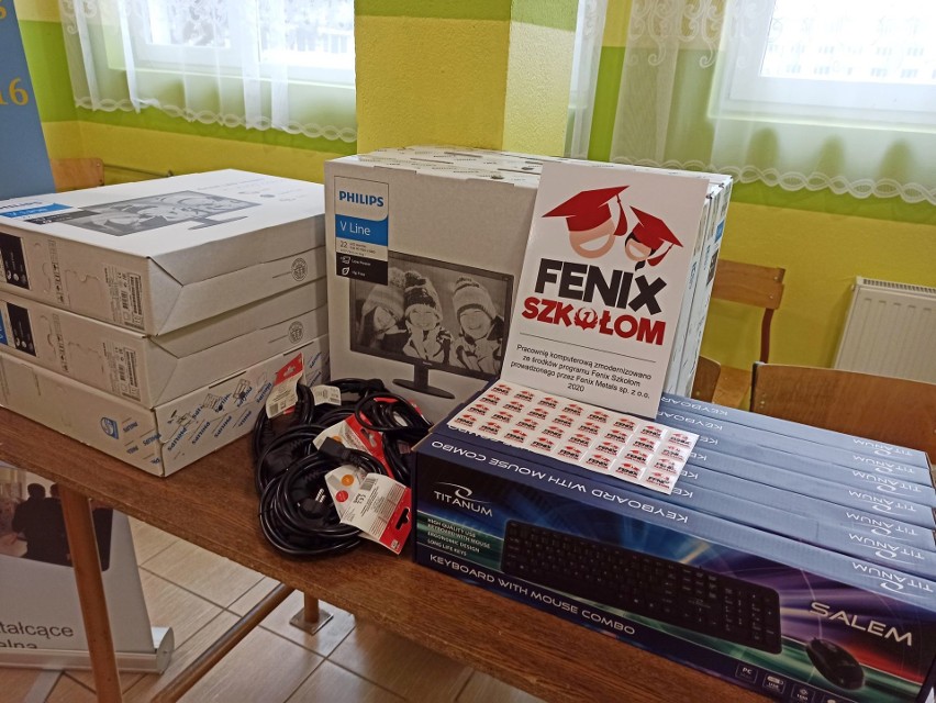 Firma Fenix Metals przekazała darowizny szkołom w Tarnobrzegu i Nowej Dębie. Szkolne pracownie komputerowe są lepiej wyposażone