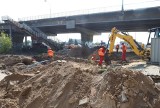 Trwa rozbiórka wiaduktu w ulicy Żeromskiego. Od strony Dzierzkowa jest już tylko gruz, teraz pracują w Śródmieściu, będzie głośno! 