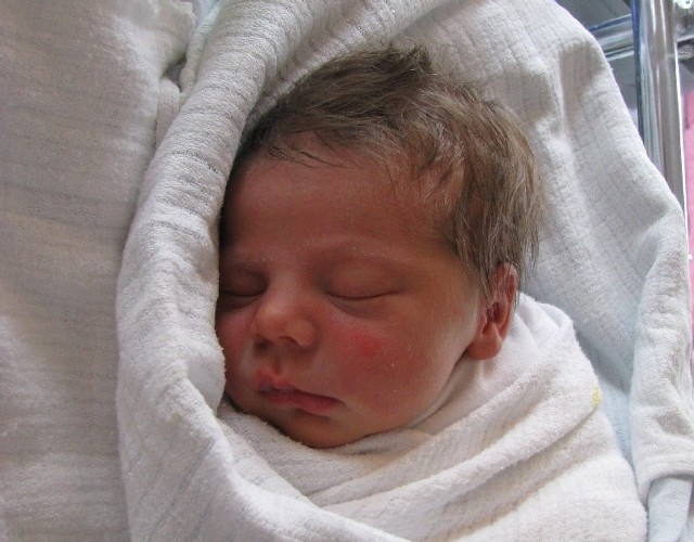 Patrycja przyszła na świat 22 marca, ważyła 3190 g i mierzyła 55 cm. To drugie dziecko Natalii i Kamila Polaków z Wyszkowa. Z narodzin siostry był zadowolony 2-letni Oskar