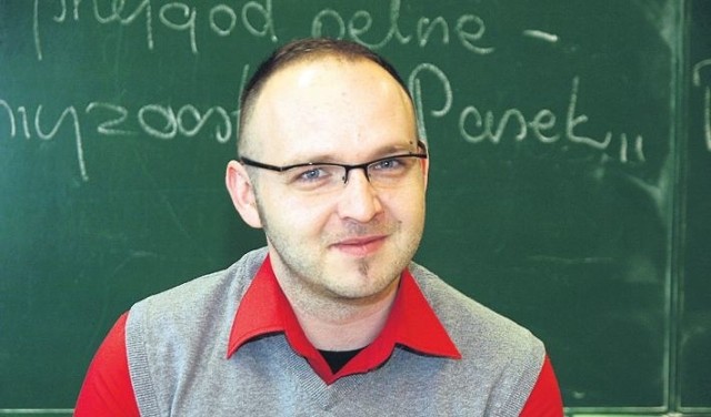 Krzysztof Paluszak w nagrodę, na gali w Warszawie z udziałem prezydenta RP, otrzyma 1000 złotych przeznaczonych na ciekawą inicjatywę wychowawczą. Na co? &#8211; Decyzję podejmę wspólnie z moją klasą &#8211; odpowiada.