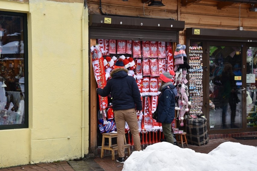 Zakopane: Pucharowe szaleństwo zaczyna się wieczorem, ale pierwsi kibice skoków są już w mieście [ZDJĘCIA]