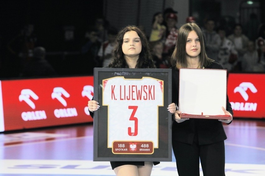 Podczas meczu Polska - Łotwa oficjalne pożegnano Krzysztofa Lijewskiego. "To dla mnie bardzo emocjonujacą chwila. Koło się zatoczyło"
