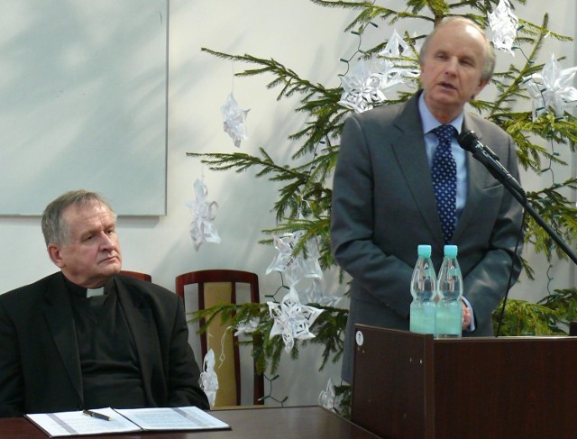 Prof. Grzegorz Kołodko, obok ks. prof. Jan Zimny.