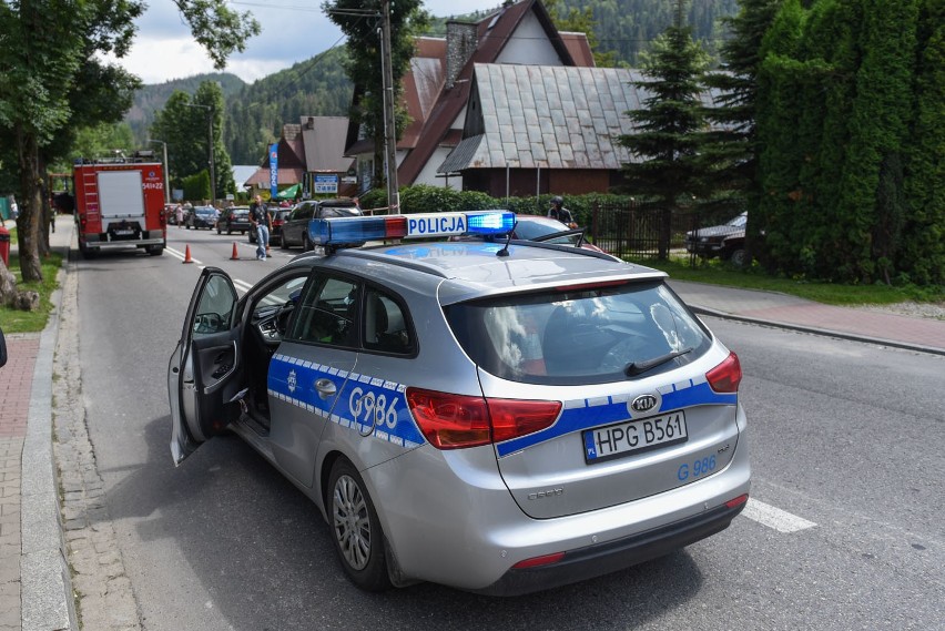 Zakopane: Groźny wypadek pod Nosalem. Dwie osoby potrącone przez samochód