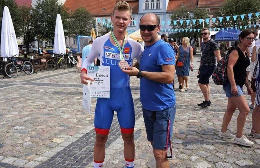 Ogólnopolska Olimpiada Młodzieży.  Sukces kolarza Społem. Brązowy medal Jakuba