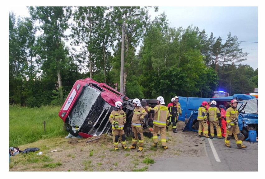 Koźliki. Tragiczny wypadek na DK 19. Zginął kierowca busa [ZDJĘCIA]