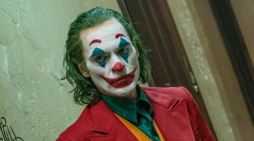 „Joker” – Zmęczony życiem komik popada w obłęd i staje się...