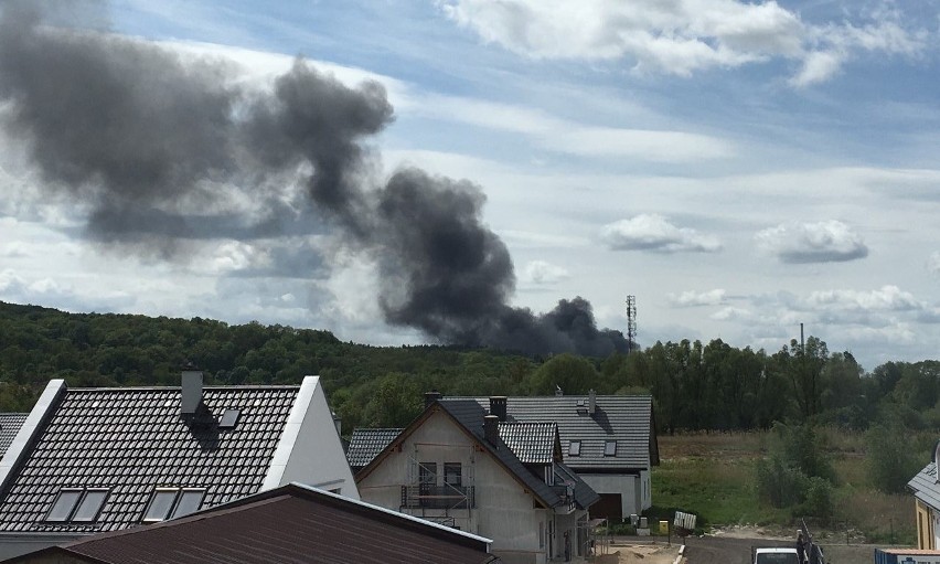 Pożar na prawobrzeżu w Szczecinie. Pali się pustostan