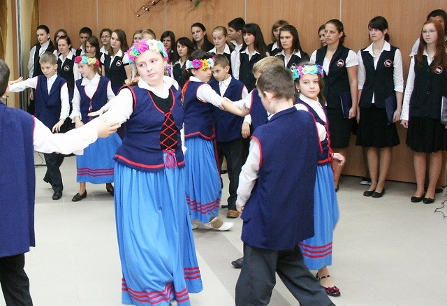 Występy podczas otwarcia świetlicy w Radomicach.