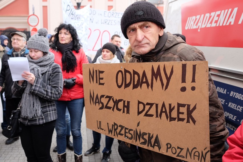 W styczniu działkowcy protestowali przed poznańskim Urzędem...