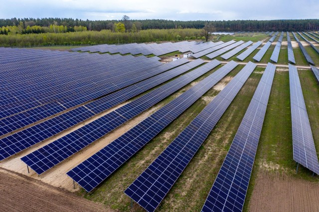 W inwestycji w farmę fotowoltaiczną kluczowe jest uzyskanie warunków przyłączenia instalacji do sieci energetycznej.