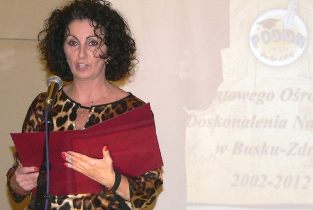 Historię buskiego Powiatowego Ośrodka Doradztwa i Doskonalenia Nauczycieli przedstawiła dyrektor placówki Jolanta Maślicha.