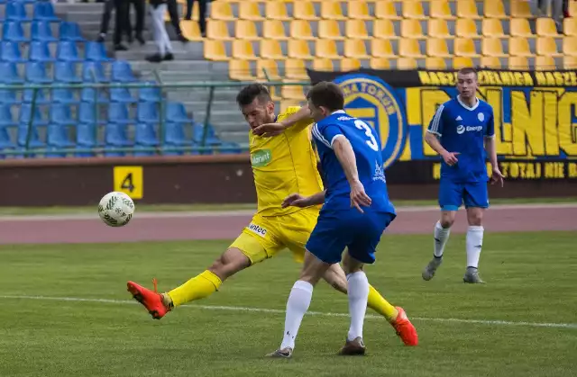 Na szczęście do składu Elany powróci Łukasz Zagdański (w żółtym stroju), który w czwartek nie zagrał z powodu nadmiaru żółtych kartek