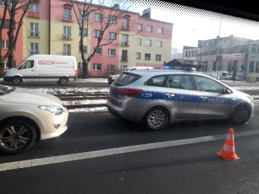 Dąbrowa Górnicza: Kierowca zasłabł i zmarł w samochodzie na Królowej Jadwigi 