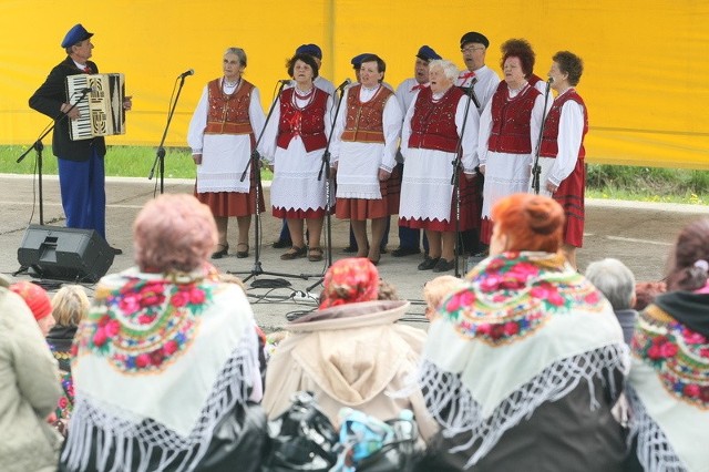 Zespół śpiewaczy Parszowianie zaprezentował utwory "Oj, płynie woda&#8221; i "Nie przytulaj&#8221;.