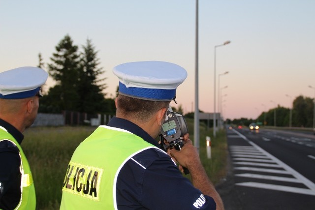 Policji często sprawdzają, czy kierowcy respektują wprowadzone ograniczenia