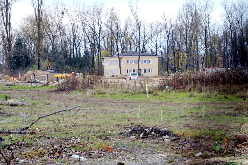 Szpital przy Grenadierów rośnie. Wszystkie przychodnie będą w jednym miejscu