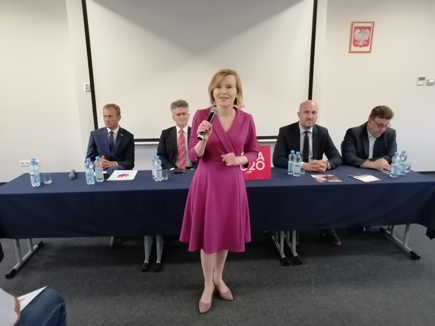 Minister Anna Krupka w ramach akcji "Łączy nas Polska" w Piekoszowie. Zobacz kto był na spotkaniu [ZDJĘCIA]