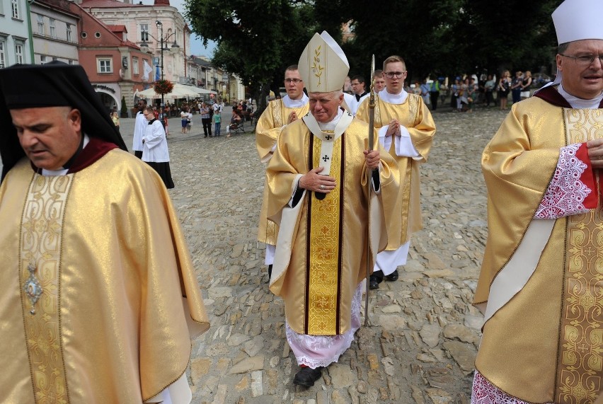 Młodzi z 15 krajów świata na mszy św. w Przemyślu [ZDJĘCIA]