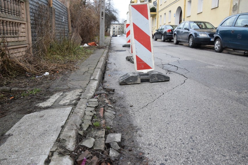 Ulica Probostwo się zapada. Ratusz: To przez sąsiednią budowę 