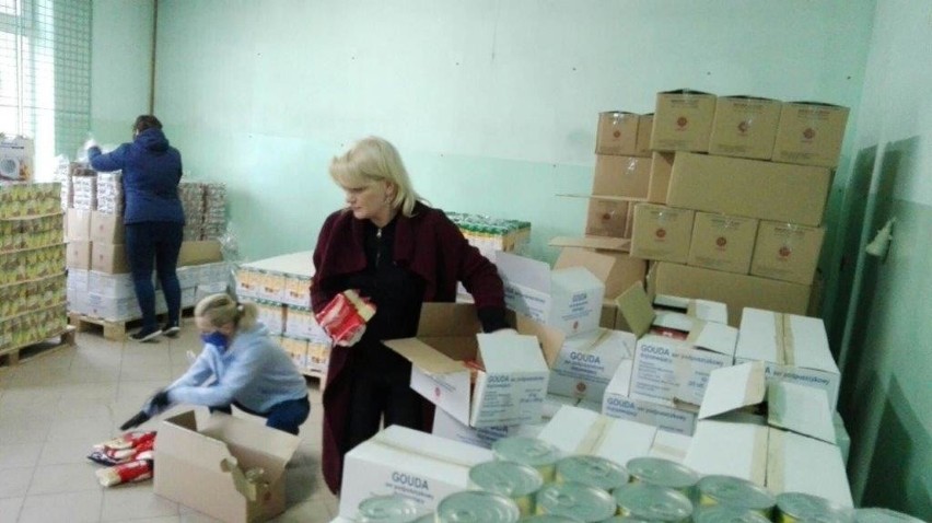 Kolejne paczki z żywnością trafiły do mieszkańców gminy Czarnocin. Blisko 7 ton w dwa dni [ZDJĘCIA] 