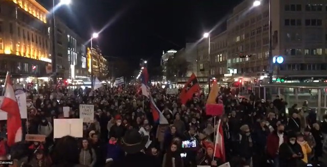 Protest przeciwko lockdownowi w Austrii