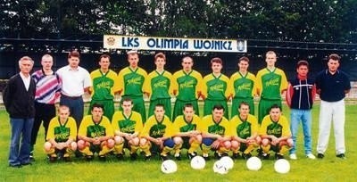W sezonie 2000/2001 zespół Olimpii występował w takich strojach Fot. Archiwum Olimpii Wojnicz