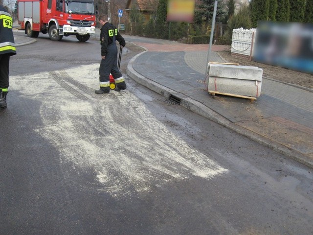 Wyciek paliwa na drodze Hajnówka-Białystok.