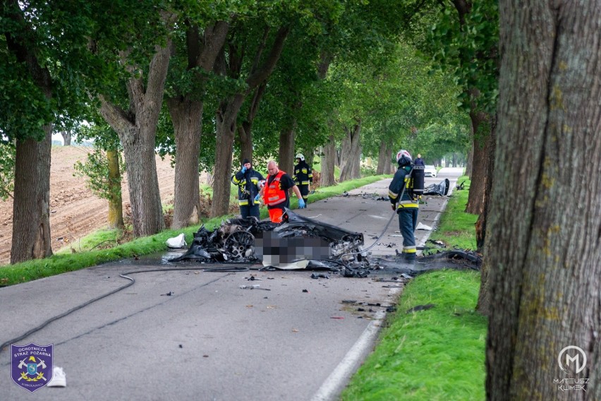 Olszewo. Tragedia na drodze. Dwie osoby spłonęły w porsche