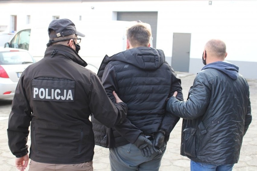 Wyłudzili "na policjanta" 100 tysięcy złotych od seniorki z Grębowa. Kurier oszustów zatrzymany