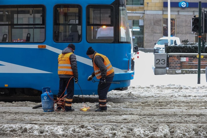 Kraków. To niespotykane! 27 zablokowanych zwrotnic i paraliż komunikacyjny. W MPK czegoś takiego nie pamiętają. Dlaczego do tego doszło?