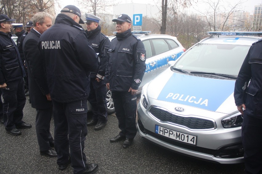 Policjanci dostali nowe radiowozy