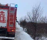 Groźny wypadek w gminie Iwanowice. Ciężarówka wypadła z drogi, jest osoba ranna