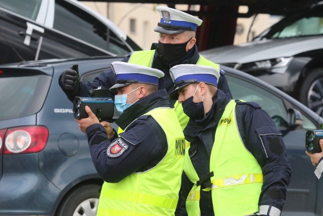 Jeśli policja uzna, że kierowcy trzeba czasowo odebrać prawo jazdy, ten nie ma szans na skuteczną obronę. Orzeczenie TK może wiele zmienić