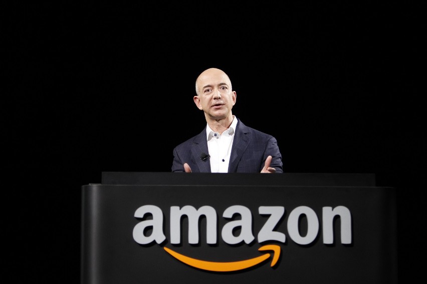 Amazon - sklep, który sprzedaje wszystko. Jeff Bezos to roześmiany król internetu