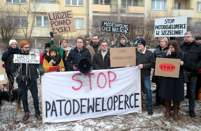 Protest mieszkańców bloków przy ul. Szymanowskiego i...
