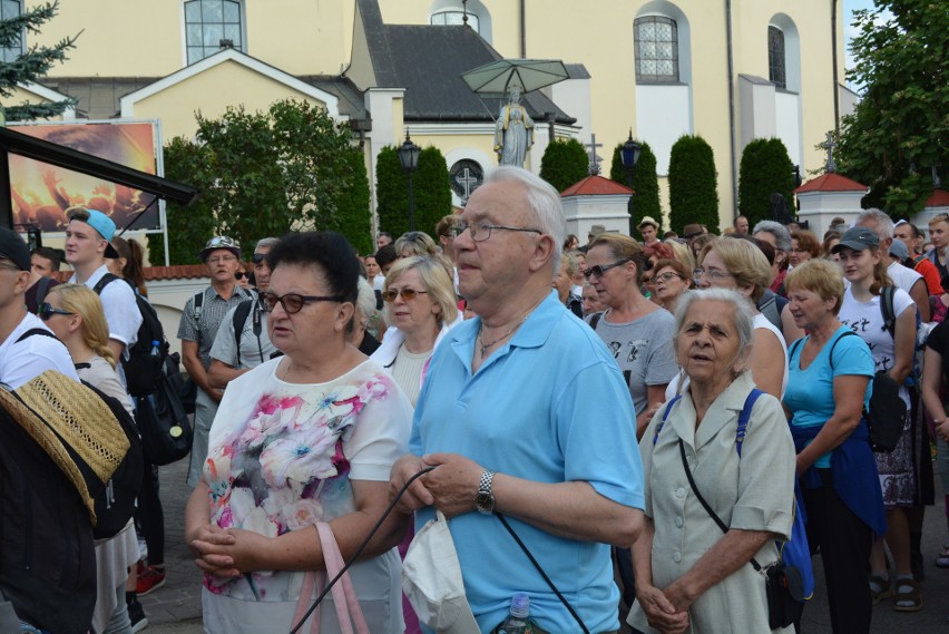 Ostrołęka: wyruszyła pielgrzymka na Jasną Górę [ZDJĘCIA+WIDEO]