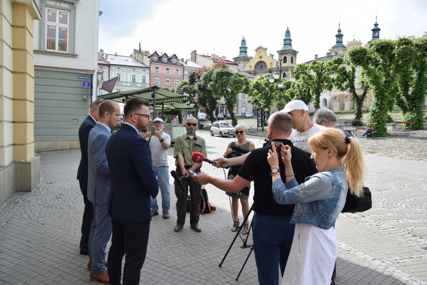 Konferencja prasowa członków prezydium Rady Miejskiej w...