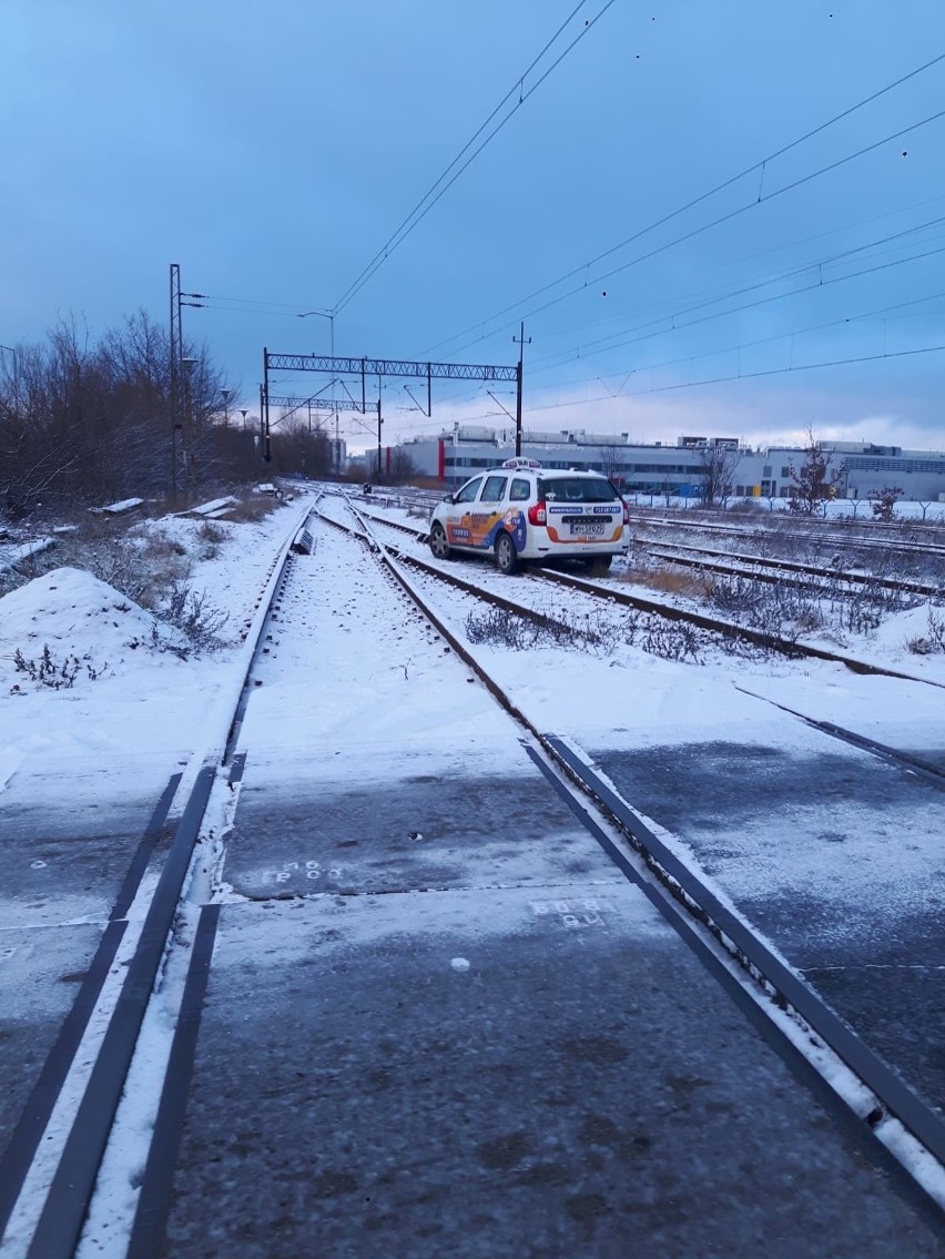 Atak zimy we Wrocławiu. Miasto stanęło w korku (ZDJĘCIA)