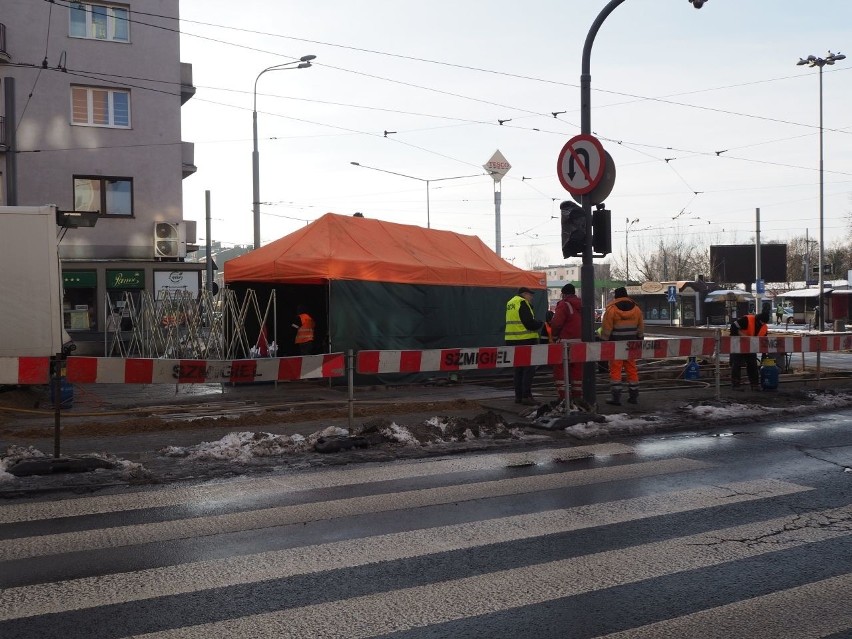 Ma on umożliwić układanie poliuretanowej masy w nowo...