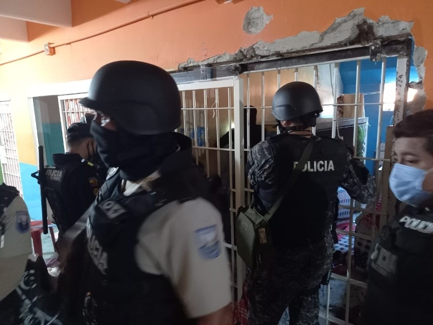 Ekwador: masakra w więzieniu. W starciach gangów zginęło prawie 120 osób, kilku więźniom odcięto głowy