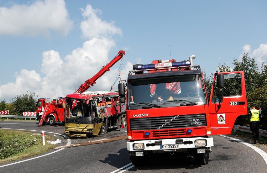 Ukraiński autobus spadł ze skarpy w Leszczawie Dolnej....