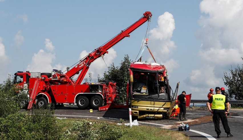 Ukraiński autobus spadł ze skarpy w Leszczawie Dolnej....