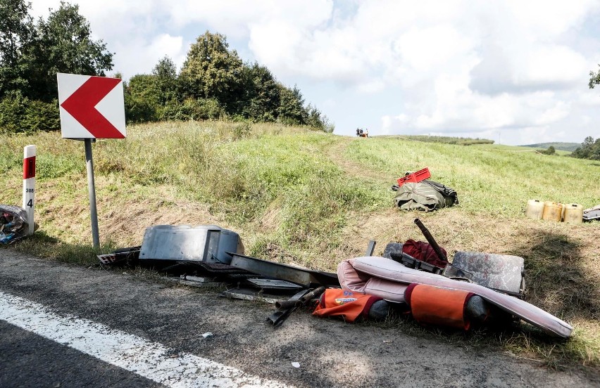 Ukraiński autobus spadł ze skarpy w Leszczawie Dolnej....